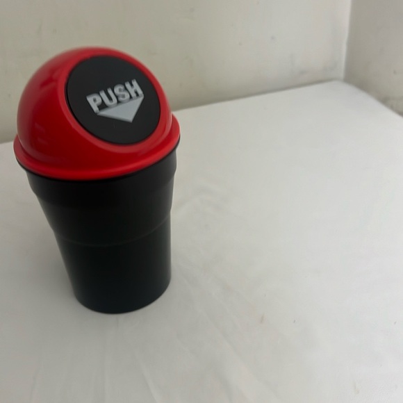 New Plastic Car Cup holder Garbage Can. Portable Trash Can for car, Office (Red) - Picture 10 of 11